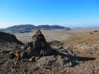 Reykjanes: Sveifluháls, next to Arnarvatn, looking down over Módalsdalur