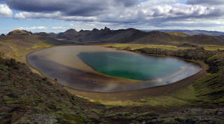 Lake Arnarvatn, by Sveifluháls in Krýsuvík, where electricity lines will be located. Photo: Ellert Grétarsson